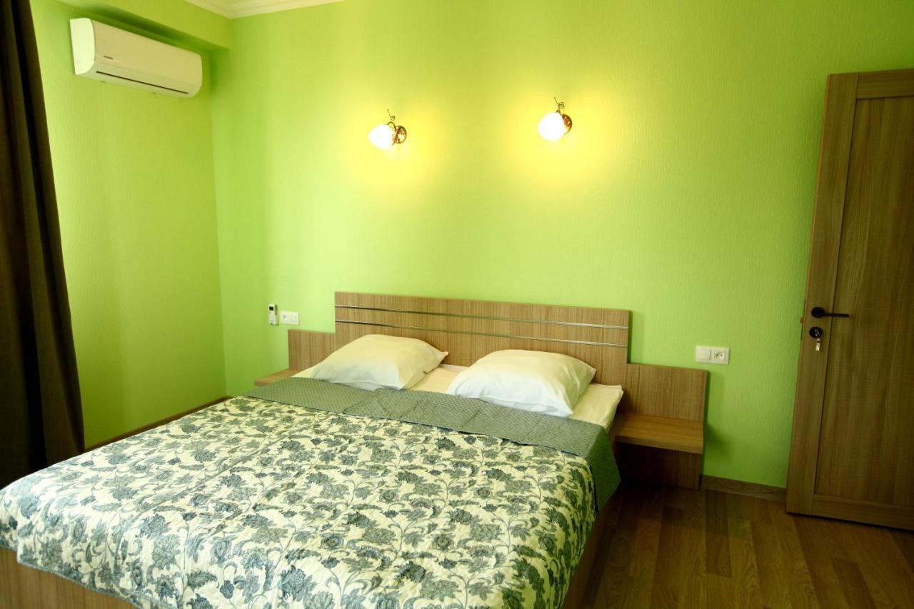Irakli'S Rooms Tbilisi Bagian luar foto