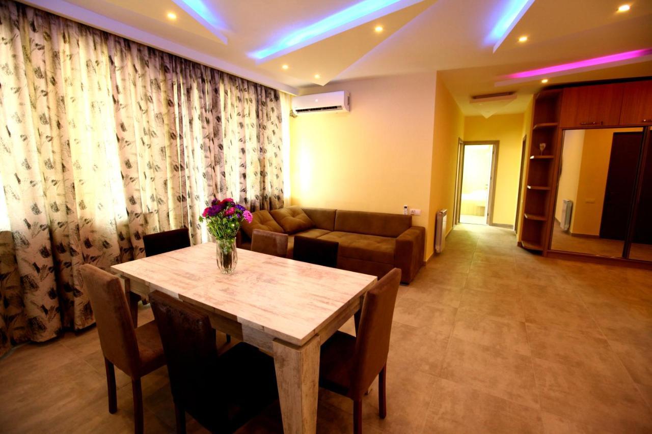 Irakli'S Rooms Tbilisi Bagian luar foto